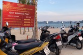 Bãi Cháy - Ngại đi 200m, khách du lịch biến đường ven biển thành bãi đậu xe Bãi Cháy - Ngại đi 200m, khách du lịch biến đường ven biển thành bãi đậu xe