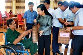 Bộ trưởng Bộ Y tế thăm và tặng quà các thương, bệnh binh nhân kỷ niệm ngày 27/7 Bộ trưởng Bộ Y tế thăm và tặng quà các thương, bệnh binh nhân kỷ niệm ngày 27/7