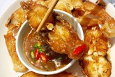 Cá diêu hồng chiên giòn chấm sốt me Cá diêu hồng chiên giòn chấm sốt me