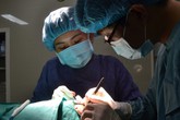 Tẩy nốt ruồi lạ trên mũi vì "phong thuỷ", người đàn ông không ngờ mắc ung thư Tẩy nốt ruồi lạ trên mũi vì "phong thuỷ", người đàn ông không ngờ mắc ung thư