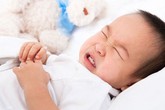 Trẻ kêu đau bụng, cha mẹ để ý dấu hiệu nguy hiểm này kẻo hối không kịp Trẻ kêu đau bụng, cha mẹ để ý dấu hiệu nguy hiểm này kẻo hối không kịp