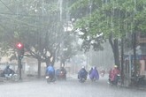 Bão số 2 đổ bộ, Hà Nội mưa to, gió giật Bão số 2 đổ bộ, Hà Nội mưa to, gió giật