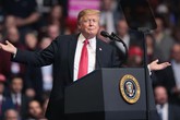 Mừng Quốc khánh với xe tăng và máy bay nhào lộn, TT Trump bị chỉ trích Mừng Quốc khánh với xe tăng và máy bay nhào lộn, TT Trump bị chỉ trích
