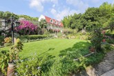 Ngắm khu vườn 5000m² được người đàn ông cải tạo từ bãi đất hoang trong suốt 17 năm Ngắm khu vườn 5000m² được người đàn ông cải tạo từ bãi đất hoang trong suốt 17 năm