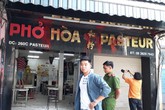 Không trả nợ thay em rể, quán phở 50 năm tuổi ở Sài Gòn bị "khủng bố" bằng chất thối, thực khách hứng đủ Không trả nợ thay em rể, quán phở 50 năm tuổi ở Sài Gòn bị "khủng bố" bằng chất thối, thực khách hứng đủ