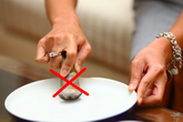 Lời đồn sừng tê giác tăng cường “bản lĩnh phòng the” gây họa như thế nào? Lời đồn sừng tê giác tăng cường “bản lĩnh phòng the” gây họa như thế nào?