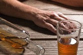 5 ngày uống 10 lít rượu suông, nam thanh niên ở Hà Nội suýt chết 5 ngày uống 10 lít rượu suông, nam thanh niên ở Hà Nội suýt chết