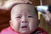 Biết sự thật này nhiều mẹ sẽ không dám cạo trọc đầu cho con vào mùa hè nữa Biết sự thật này nhiều mẹ sẽ không dám cạo trọc đầu cho con vào mùa hè nữa