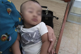 Bé trai bụ bẫm bị bỏ rơi giữa đường kèm phong bì 1 triệu đồng nhờ người nuôi giúp Bé trai bụ bẫm bị bỏ rơi giữa đường kèm phong bì 1 triệu đồng nhờ người nuôi giúp