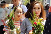 Rằm tháng 7 nhộn nhịp người cầu an tại Thủ đô Hà Nội, mặc cho trời nắng nóng vẫn nườm nượp tới chốn linh thiêng Rằm tháng 7 nhộn nhịp người cầu an tại Thủ đô Hà Nội, mặc cho trời nắng nóng vẫn nườm nượp tới chốn linh thiêng