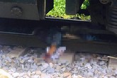 Yên Bái: Băng qua đường sắt không quan sát, người đàn ông bị tàu cán tử vong Yên Bái: Băng qua đường sắt không quan sát, người đàn ông bị tàu cán tử vong