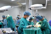 Bệnh viện không dùng mũ trùm đầu, bọc giầy... bằng ni lông khó phân hủy Bệnh viện không dùng mũ trùm đầu, bọc giầy... bằng ni lông khó phân hủy