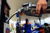 Giá xăng dầu đồng loạt giảm từ chiều nay Giá xăng dầu đồng loạt giảm từ chiều nay