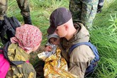Bé 3 tuổi uống nước đầm lầy cầm cự trong hai đêm lạc rừng Bé 3 tuổi uống nước đầm lầy cầm cự trong hai đêm lạc rừng