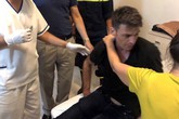 Giải cứu du khách người Pháp định nhảy lầu khách sạn tự tử Giải cứu du khách người Pháp định nhảy lầu khách sạn tự tử