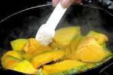 Mách chị em cách dùng các loại gia vị an toàn khi nấu ăn mỗi ngày Mách chị em cách dùng các loại gia vị an toàn khi nấu ăn mỗi ngày