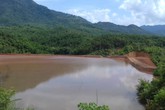 Hàng nghìn người thắc thỏm dưới “quả bom” bùn thải mỏ quặng Hàng nghìn người thắc thỏm dưới “quả bom” bùn thải mỏ quặng
