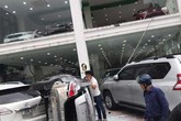 Ô tô lao từ tầng 2 xuống đất, nhiều người may mắn thoát chết Ô tô lao từ tầng 2 xuống đất, nhiều người may mắn thoát chết