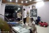 Nhân viên kho bạc Nhà nước lên tiếng về việc lao vào đánh vợ đang ôm con nhỏ Nhân viên kho bạc Nhà nước lên tiếng về việc lao vào đánh vợ đang ôm con nhỏ