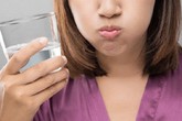 Sai lầm trầm trọng nếu dùng nước súc họng có chứa i ốt mà không hỏi bác sĩ Sai lầm trầm trọng nếu dùng nước súc họng có chứa i ốt mà không hỏi bác sĩ