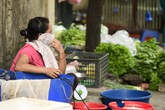Chùm ảnh: Người dân bịt kín mặt mũi đối phó mùi hôi khét sau vụ cháy kho Công ty Rạng Đông Chùm ảnh: Người dân bịt kín mặt mũi đối phó mùi hôi khét sau vụ cháy kho Công ty Rạng Đông