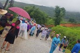 Lào Cai: Đi xe máy qua khu vực sạt lở, một người đàn ông bị đất đá đè tử vong Lào Cai: Đi xe máy qua khu vực sạt lở, một người đàn ông bị đất đá đè tử vong