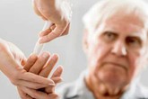 Cách điều trị đái tháo đường ở người già Cách điều trị đái tháo đường ở người già