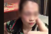 Bị bắt gặp khi đang tình tứ với chồng người khác trên ô tô, cô bồ nhí vẫn thản nhiên buộc lại tóc, mặc kệ chị vợ gào thét Bị bắt gặp khi đang tình tứ với chồng người khác trên ô tô, cô bồ nhí vẫn thản nhiên buộc lại tóc, mặc kệ chị vợ gào thét