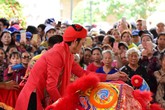 Nghệ sĩ Hoài Linh làm lễ rước kiệu trong ngày giỗ Tổ nghề Nghệ sĩ Hoài Linh làm lễ rước kiệu trong ngày giỗ Tổ nghề