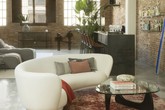 Ngôi nhà có phong cách độc đáo giúp chủ nhân luôn tìm được sự cân bằng sau một ngày làm việc mệt mỏi Ngôi nhà có phong cách độc đáo giúp chủ nhân luôn tìm được sự cân bằng sau một ngày làm việc mệt mỏi