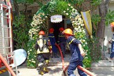 Vừa tổ chức xong lễ thành hôn để ra hàng ăn tiệc, nhà chú rể bỗng bốc cháy ngùn ngụt Vừa tổ chức xong lễ thành hôn để ra hàng ăn tiệc, nhà chú rể bỗng bốc cháy ngùn ngụt