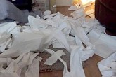 Phòng con gái ngập giấy vệ sinh bốc mùi, người mẹ bàng hoàng phát hiện sự thật đau lòng đằng sau Phòng con gái ngập giấy vệ sinh bốc mùi, người mẹ bàng hoàng phát hiện sự thật đau lòng đằng sau