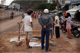 Cháu bé 4 tuổi rơi xuống miệng cống không nắp che trong công trình Cháu bé 4 tuổi rơi xuống miệng cống không nắp che trong công trình