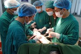 Cứu sống người phụ nữ bị chồng cầm dao đâm thấu ngực Cứu sống người phụ nữ bị chồng cầm dao đâm thấu ngực