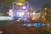 Va chạm với xe buýt, nam thanh niên tử vong ở Sài Gòn Va chạm với xe buýt, nam thanh niên tử vong ở Sài Gòn