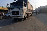 Xe tải cuốn 2 người đi xe máy vào gầm ở An Sương Xe tải cuốn 2 người đi xe máy vào gầm ở An Sương