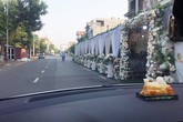 Xôn xao hình ảnh người dân dựng rạp đám cưới lấn chiếm cả nửa con đường ở Bắc Ninh Xôn xao hình ảnh người dân dựng rạp đám cưới lấn chiếm cả nửa con đường ở Bắc Ninh
