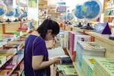 Phụ huynh điên đầu với “ma trận” sách tham khảo Phụ huynh điên đầu với “ma trận” sách tham khảo