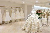 Thị trường váy cưới thanh lý khi mùa cưới cận kề: Giá từ vài trăm nghìn đến tiền triệu, cả mua lẫn bán đều nhộn nhịp Thị trường váy cưới thanh lý khi mùa cưới cận kề: Giá từ vài trăm nghìn đến tiền triệu, cả mua lẫn bán đều nhộn nhịp
