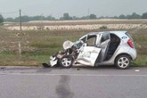 Tài xế và nam hành khách tử vong trong xe taxi sau cú đối đầu với xe tải Tài xế và nam hành khách tử vong trong xe taxi sau cú đối đầu với xe tải
