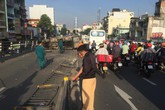 Xe tải tông văng dải phân cách rồi lao vào thành cầu, cô gái bị mắc kẹt gào khóc kêu cứu Xe tải tông văng dải phân cách rồi lao vào thành cầu, cô gái bị mắc kẹt gào khóc kêu cứu