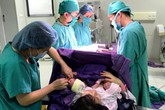 Không chỉ trên thế giới, giờ đã gặp ca sinh đôi chào đời còn nguyên bọc ối ở Quảng Ninh Không chỉ trên thế giới, giờ đã gặp ca sinh đôi chào đời còn nguyên bọc ối ở Quảng Ninh