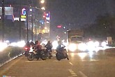 Đi vào đường cấm, hàng trăm xe máy quay đầu bỏ chạy khi thấy CSGT Đi vào đường cấm, hàng trăm xe máy quay đầu bỏ chạy khi thấy CSGT