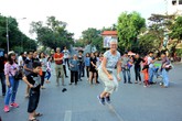 Xem xét thí điểm không cho phương tiện giao thông hoạt động 1 tháng với không gian đi bộ hồ Gươm Xem xét thí điểm không cho phương tiện giao thông hoạt động 1 tháng với không gian đi bộ hồ Gươm