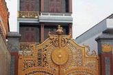 Khối tài sản "khủng" của ông chủ trại vịt sát hại vợ trẻ trước mặt con thơ tại Long An Khối tài sản "khủng" của ông chủ trại vịt sát hại vợ trẻ trước mặt con thơ tại Long An