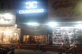 Shop giày của người đàn bà tát túi bụi nữ sinh đến đòi tiền lương "hé cửa" nhưng không bán hàng sau một tuần đóng kín Shop giày của người đàn bà tát túi bụi nữ sinh đến đòi tiền lương "hé cửa" nhưng không bán hàng sau một tuần đóng kín