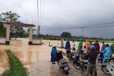Mưa lớn kéo dài, nhiều huyện miền núi Hà Tĩnh bị ngập sâu, chia cắt cục bộ Mưa lớn kéo dài, nhiều huyện miền núi Hà Tĩnh bị ngập sâu, chia cắt cục bộ
