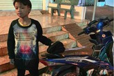 Bé trai 13 tuổi chạy xe máy gần 300km từ Kon Tum sang Đắk Lắk Bé trai 13 tuổi chạy xe máy gần 300km từ Kon Tum sang Đắk Lắk