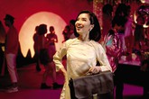 MV “Đi đu đưa đi” của Bích Phương khiến mạng xã hội “dậy sóng” MV “Đi đu đưa đi” của Bích Phương khiến mạng xã hội “dậy sóng”