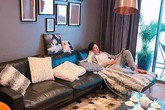 Sau nhiều sóng gió, giờ đây MC Thành Trung an yên trong căn hộ cao cấp và chuẩn bị lên chức bố lần nữa Sau nhiều sóng gió, giờ đây MC Thành Trung an yên trong căn hộ cao cấp và chuẩn bị lên chức bố lần nữa